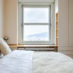 Skyscraper Amazing Castle & City View Apartment