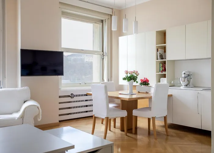 Skyscraper Amazing Castle & City View Apartment